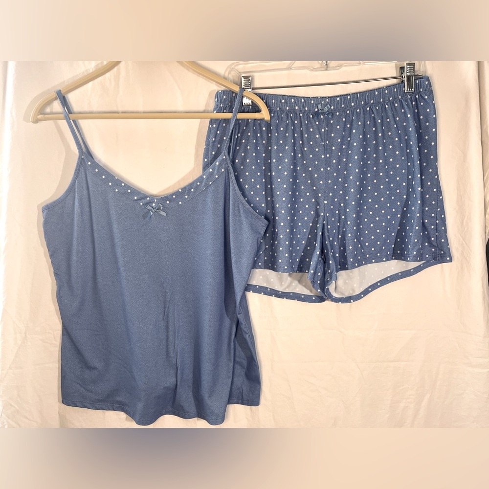 NWOT Charmour, white polka dot, Blue Pajama Set With Shorts, L, Blue & White 🌙